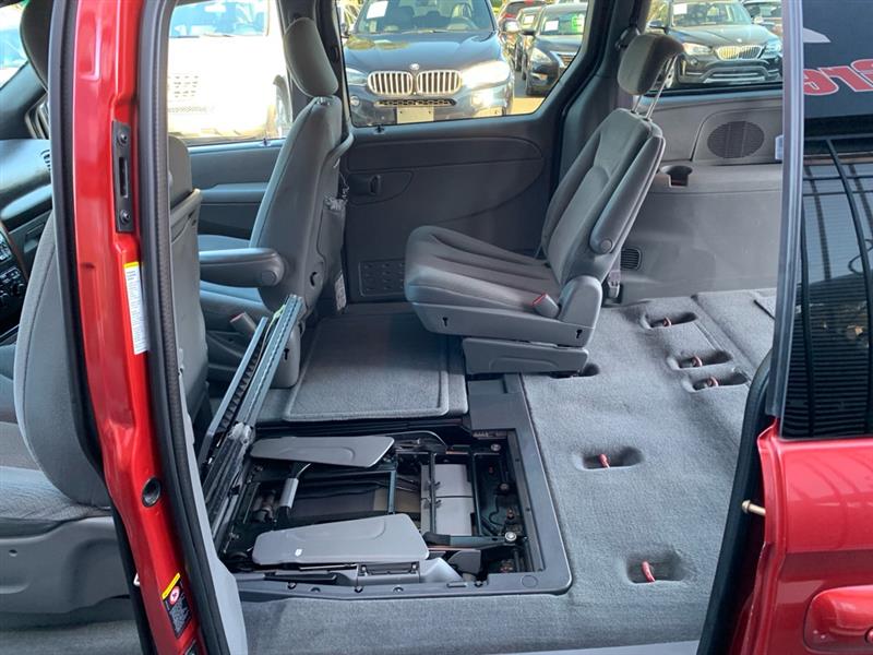 Chrysler Town & Country LX 2005