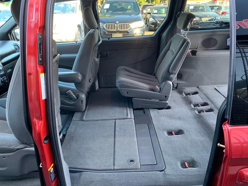 Chrysler Town & Country LX 2005