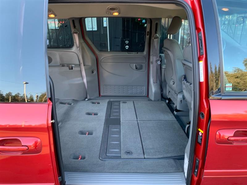 Chrysler Town & Country LX 2005