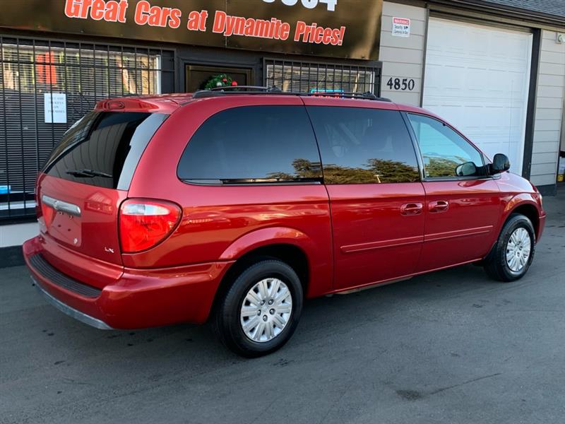 Chrysler Town & Country LX 2005