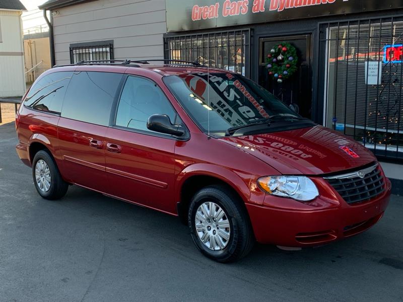 Chrysler Town & Country LX 2005