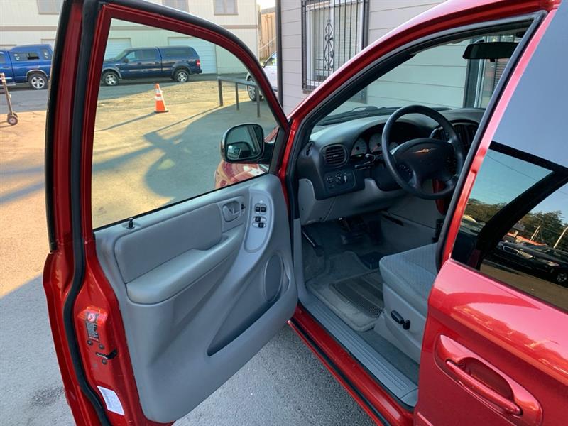 Chrysler Town & Country LX 2005