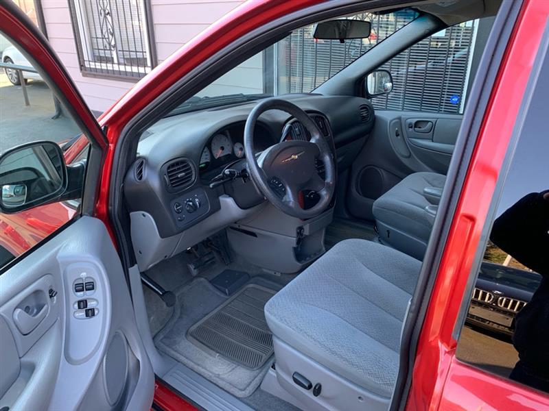 Chrysler Town & Country LX 2005