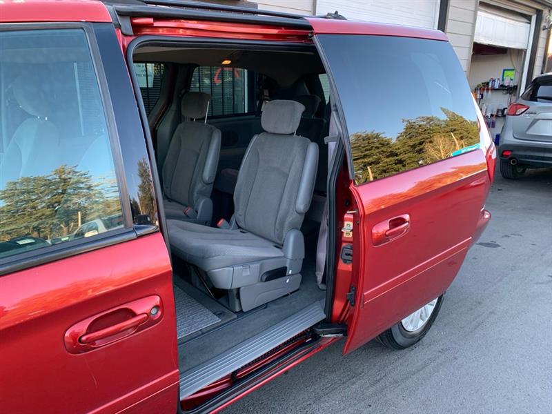 Chrysler Town & Country LX 2005