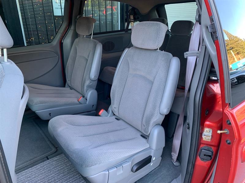 Chrysler Town & Country LX 2005