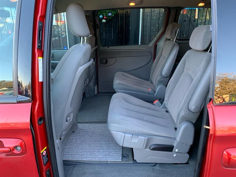 Chrysler Town & Country LX 2005