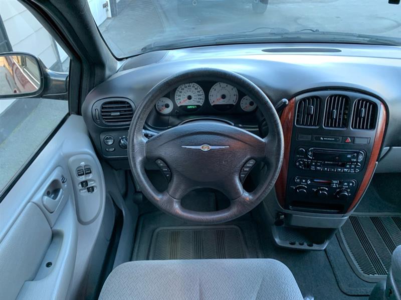 Chrysler Town & Country LX 2005