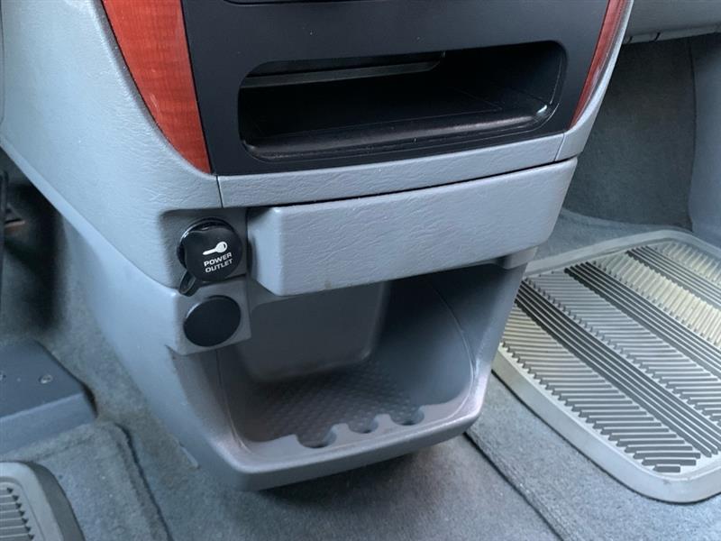 Chrysler Town & Country LX 2005