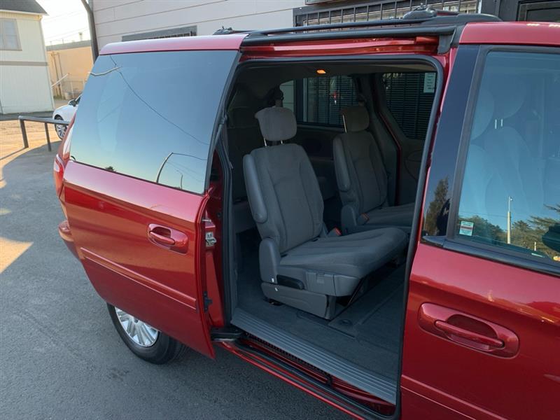 Chrysler Town & Country LX 2005