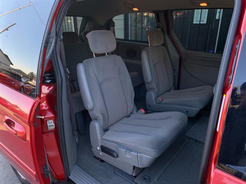Chrysler Town & Country LX 2005