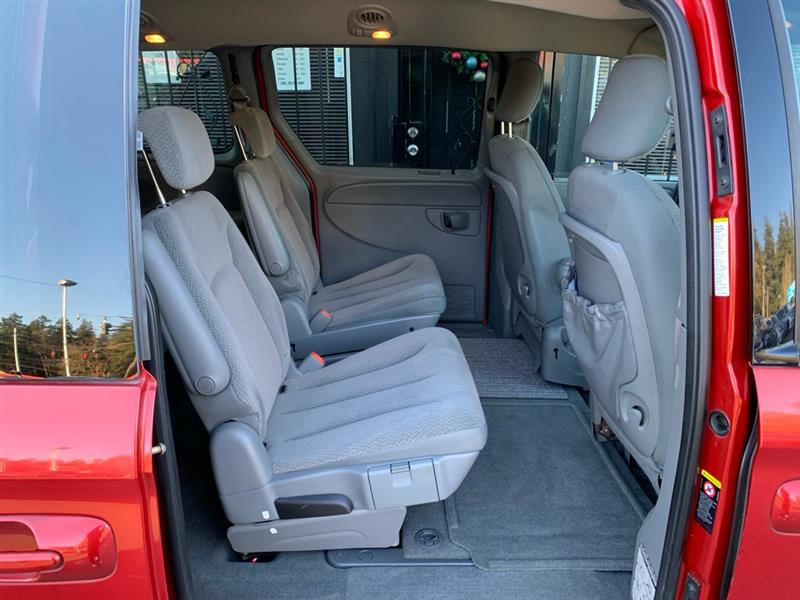 Chrysler Town & Country LX 2005