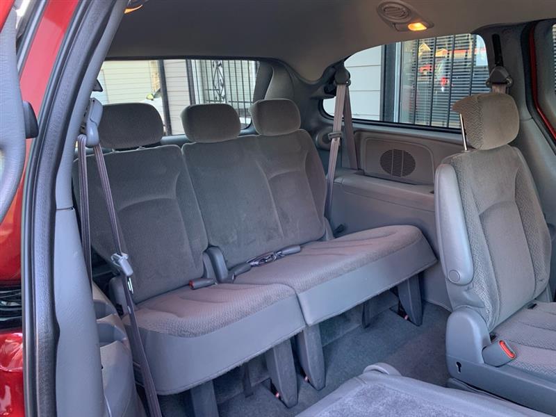 Chrysler Town & Country LX 2005