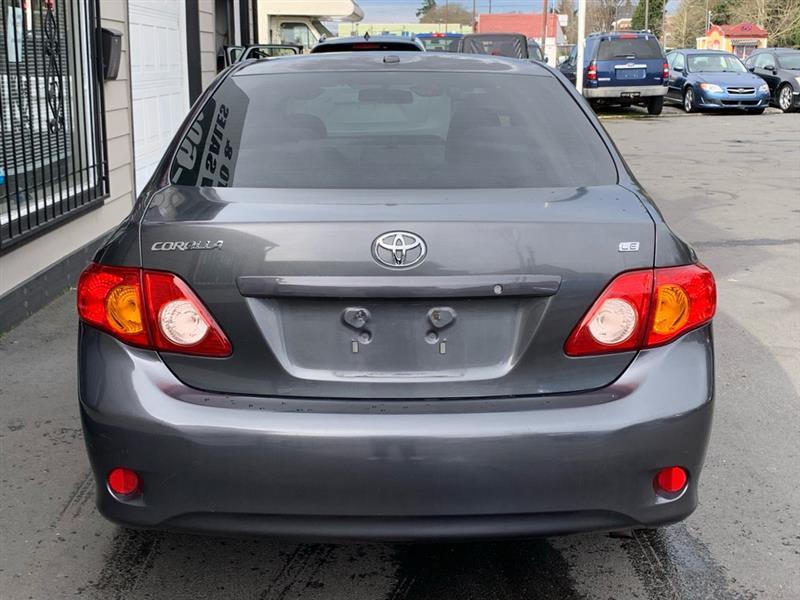 Toyota Corolla Base 5-Speed MT 2010