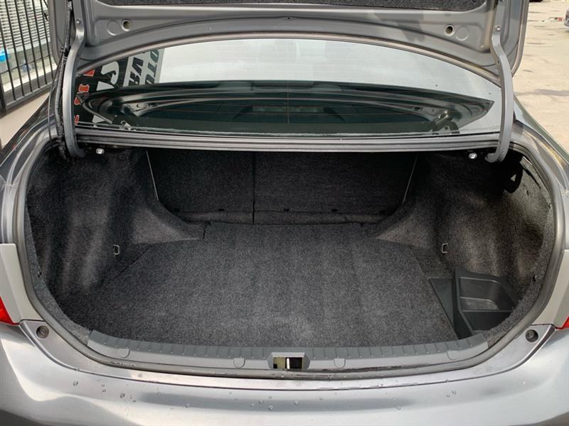 Toyota Corolla Base 5-Speed MT 2010