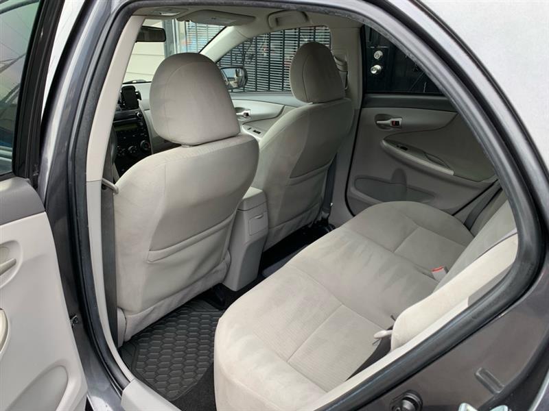 Toyota Corolla Base 5-Speed MT 2010