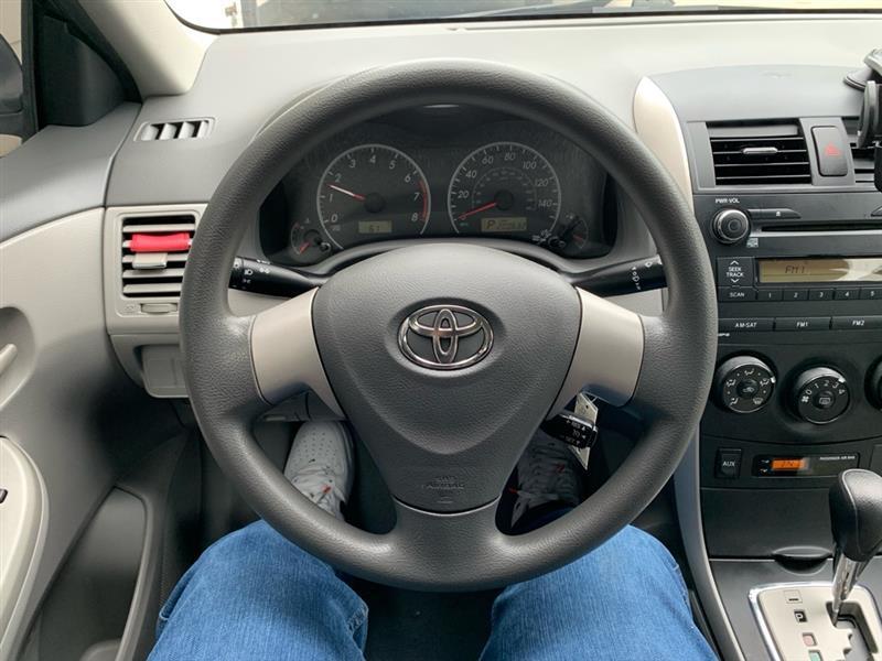 Toyota Corolla Base 5-Speed MT 2010