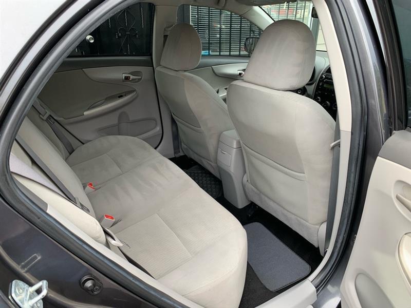 Toyota Corolla Base 5-Speed MT 2010