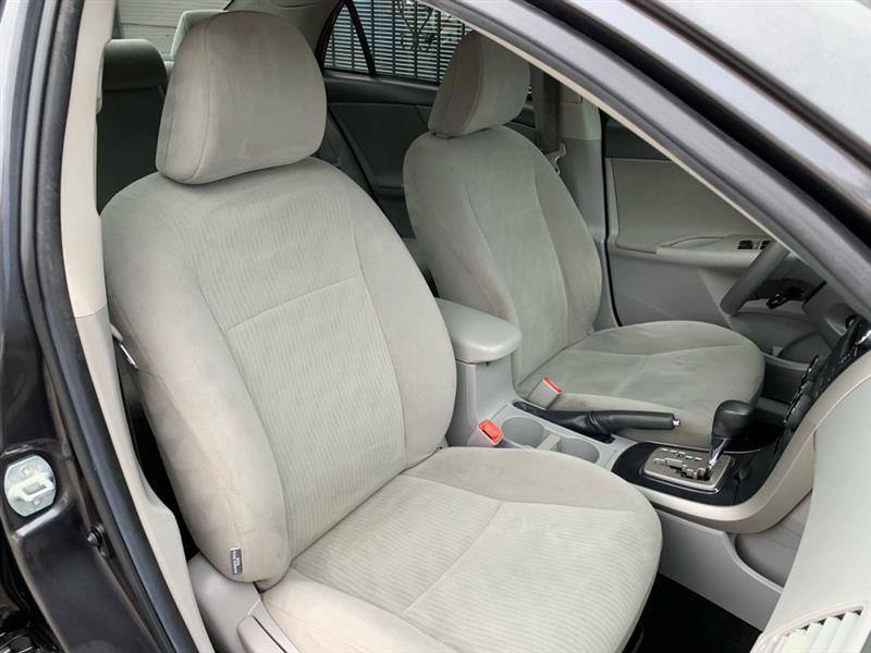 Toyota Corolla Base 5-Speed MT 2010