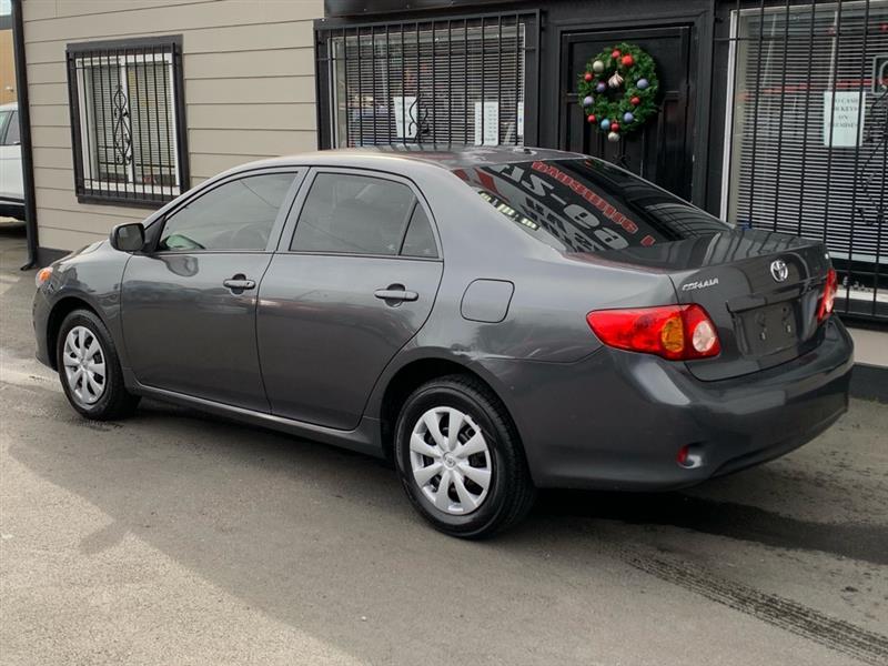 Toyota Corolla Base 5-Speed MT 2010