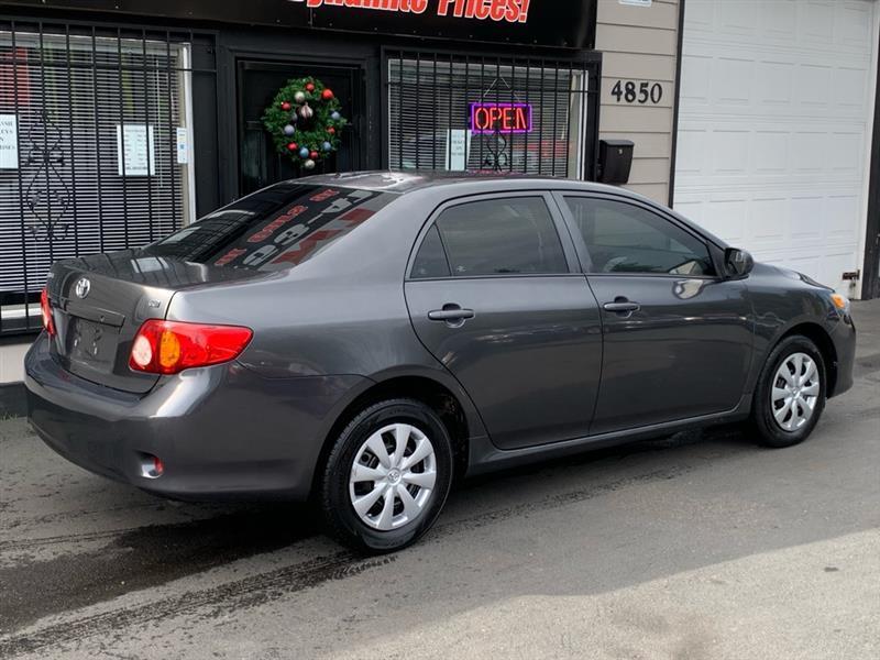 Toyota Corolla Base 5-Speed MT 2010