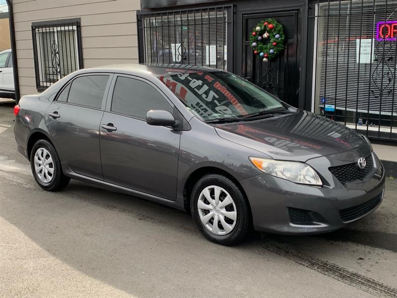 Toyota Corolla Base 5-Speed MT 2010