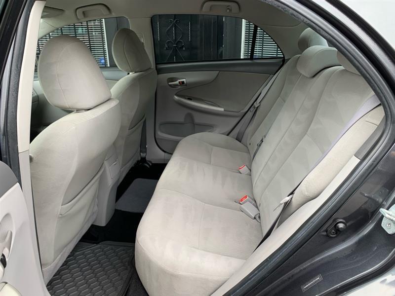 Toyota Corolla Base 5-Speed MT 2010