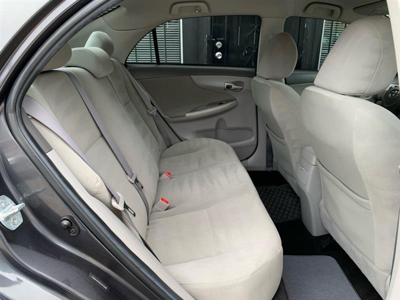 Toyota Corolla Base 5-Speed MT 2010