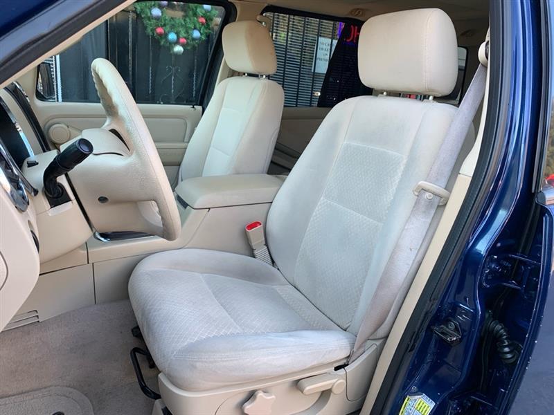 Ford Explorer XLS 4.0L 2WD 2006