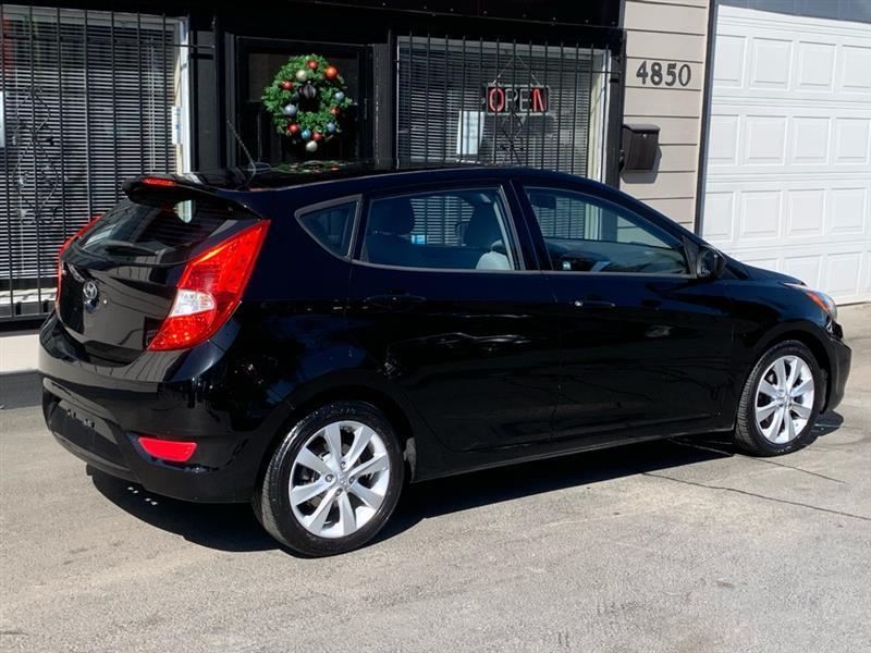 Hyundai Accent SE 5-Door 2012
