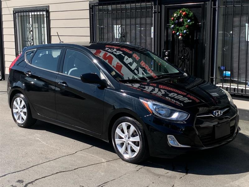 Hyundai Accent SE 5-Door 2012