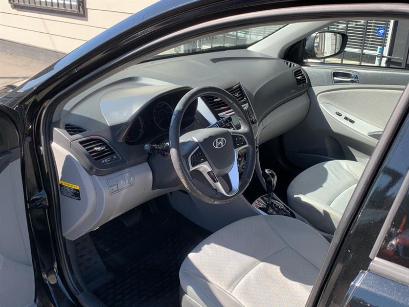Hyundai Accent SE 5-Door 2012