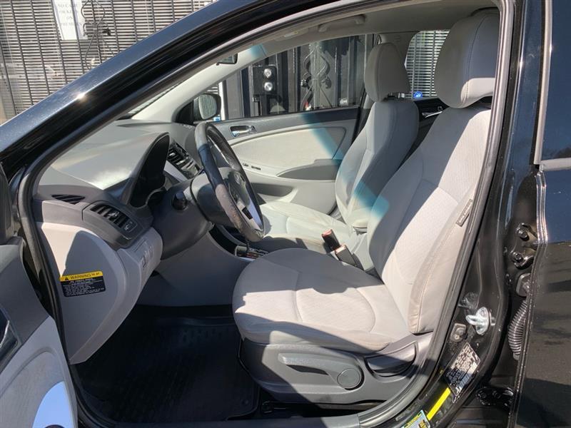 Hyundai Accent SE 5-Door 2012