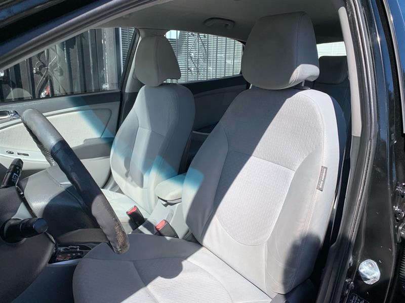 Hyundai Accent SE 5-Door 2012