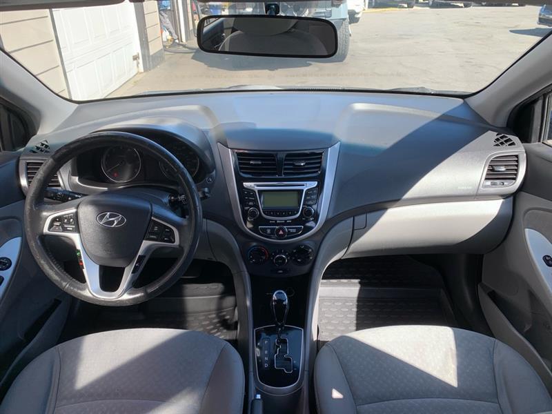 Hyundai Accent SE 5-Door 2012