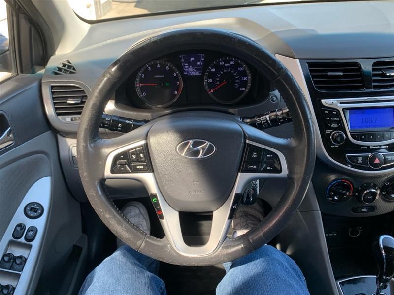 Hyundai Accent SE 5-Door 2012