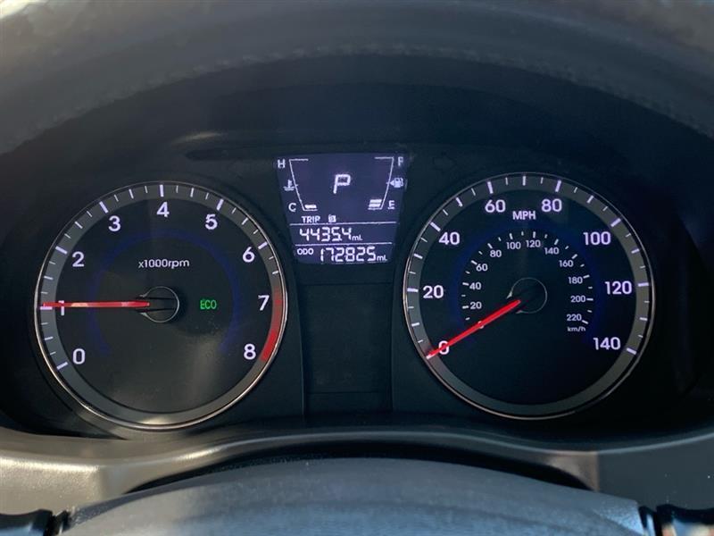 Hyundai Accent SE 5-Door 2012