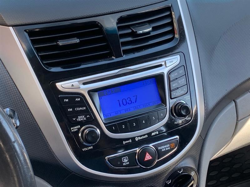 Hyundai Accent SE 5-Door 2012