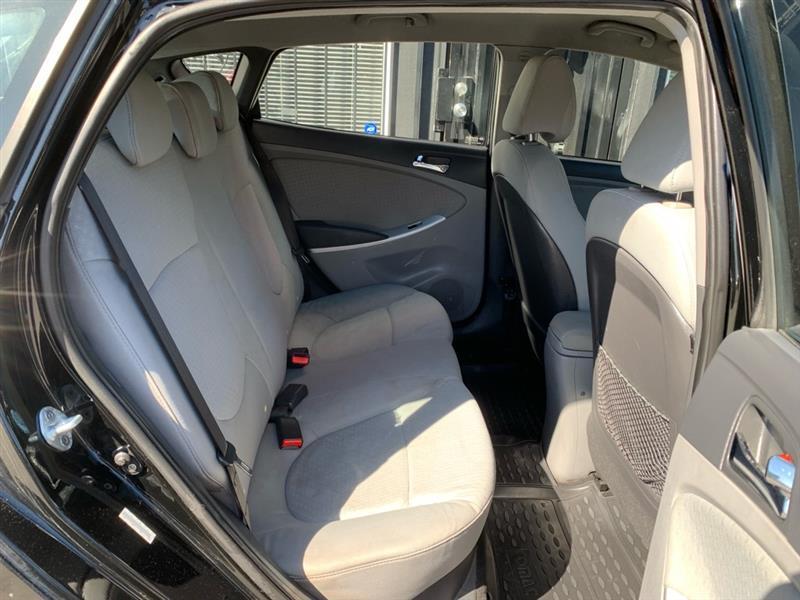 Hyundai Accent SE 5-Door 2012