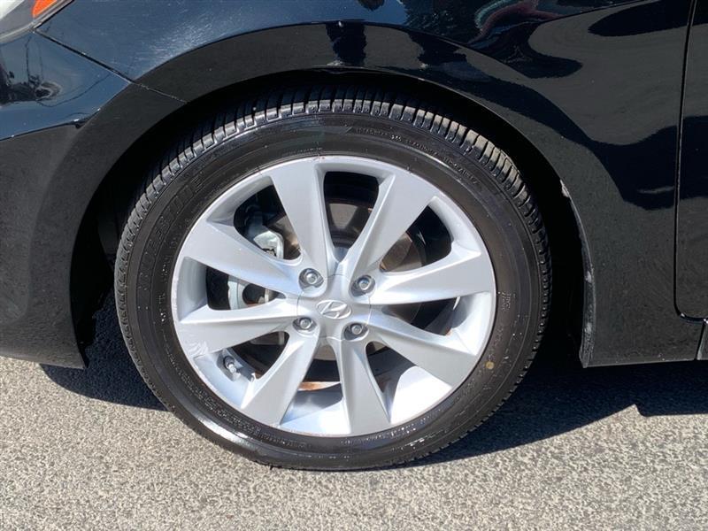 Hyundai Accent SE 5-Door 2012