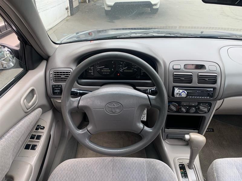 Toyota Corolla CE 2001