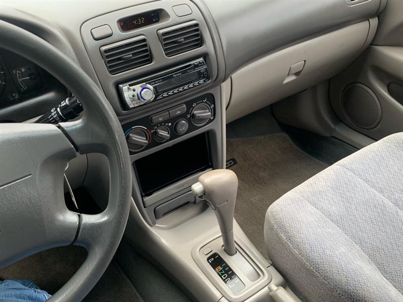 Toyota Corolla CE 2001