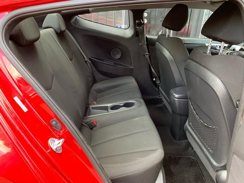 Hyundai Veloster Base 2014