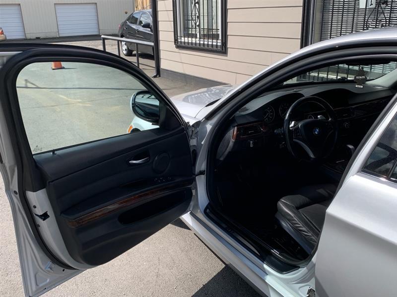 BMW 3-Series 335xi 2009