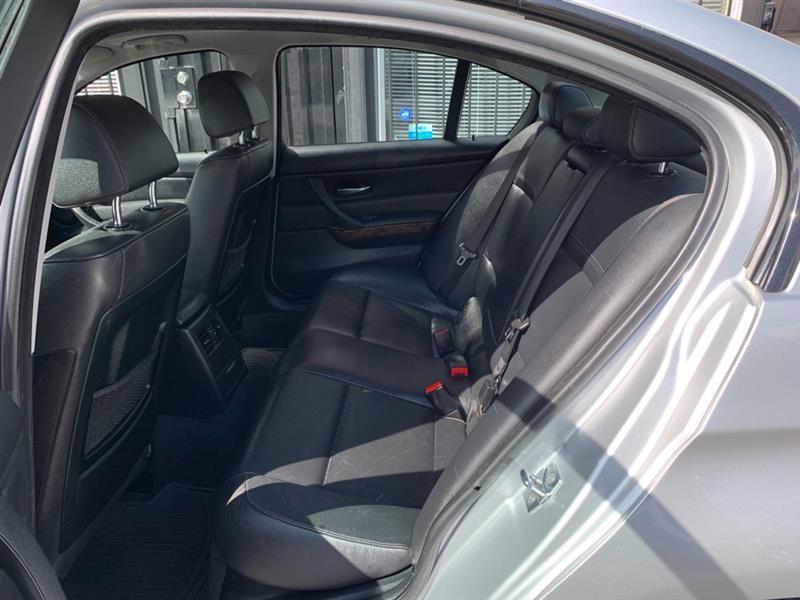 BMW 3-Series 335xi 2009