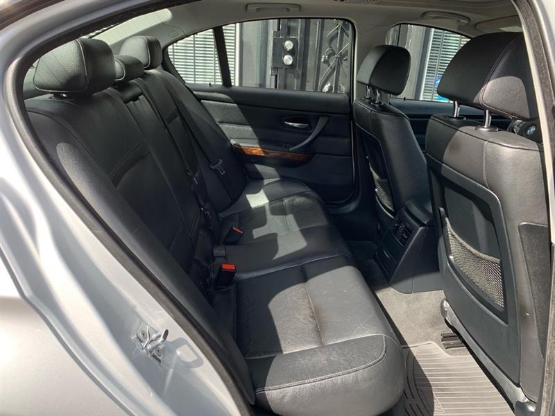 BMW 3-Series 335xi 2009