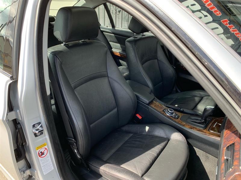 BMW 3-Series 335xi 2009