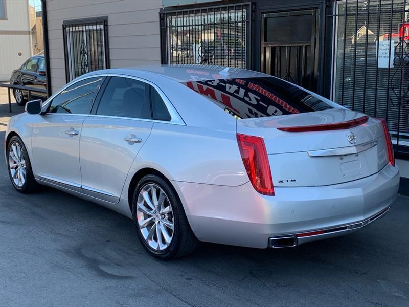 Cadillac XTS Luxury 2013