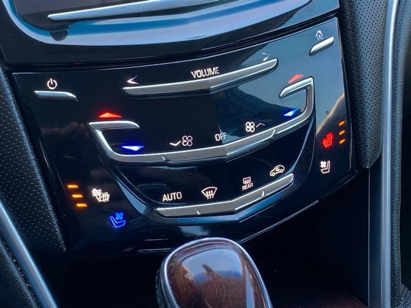Cadillac XTS Luxury 2013