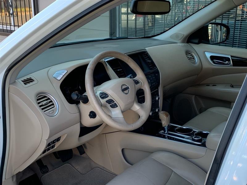 Nissan Pathfinder Platinum 4WD 2013