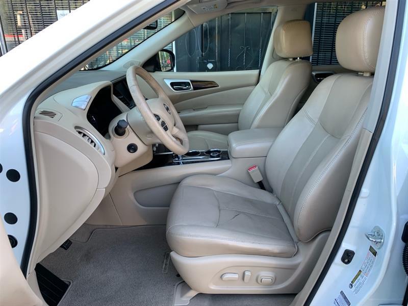 Nissan Pathfinder Platinum 4WD 2013